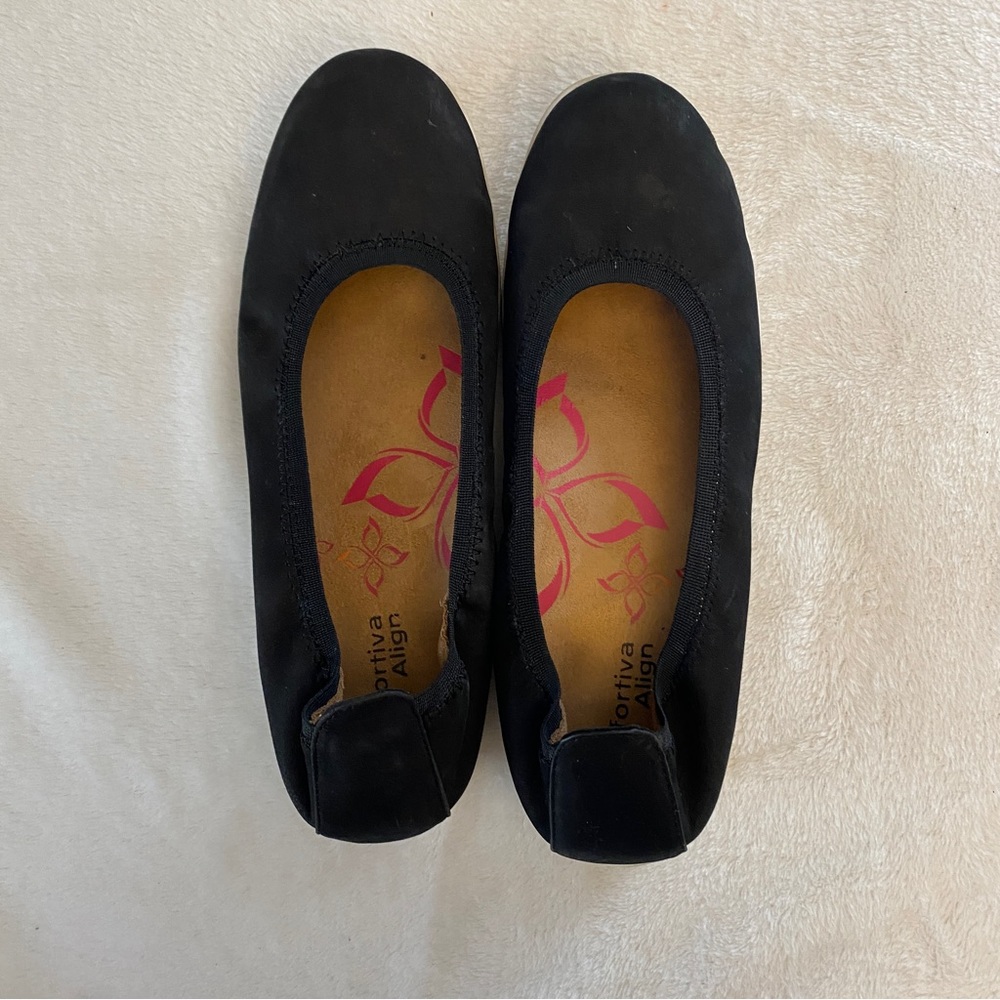 Comfortiva Align Black Leather Flats CT0001701